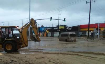  Desalojan a mil personas en Los Cabos por tormenta "Lidia"