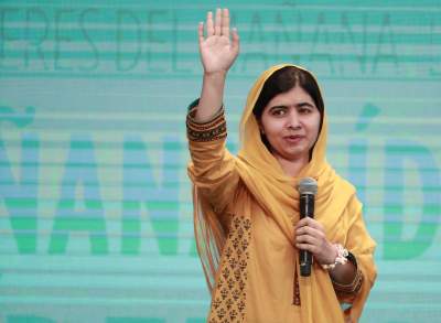  Peña Nieto habla con Malala sobre la reforma educativa
