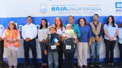 Entregan apoyos sociales en beneficio de familias de Tecate