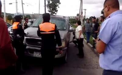 Mujer atropella a migrante y a menor de cinco años en Ecatepec