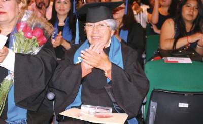 Berta, 2 licenciaturas y una maestría a sus 75 años