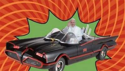 Reportera dice al aire que el Papa viajará en el 'Batimóvil'