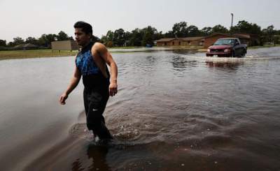 Líder religioso culpa a la comunidad LGBT por huracán "Harvey"