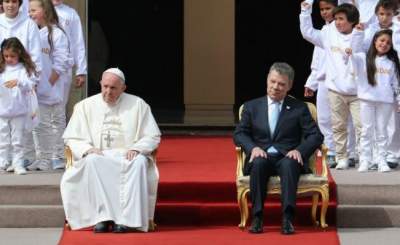 Papa pide a colombianos “huir” de la tentación de venganza