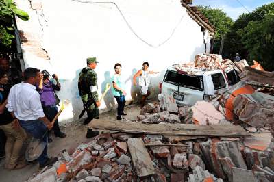 Suman 91 muertos por sismo; piden no lucrar con tragedia