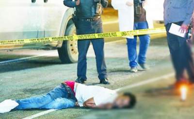 Pasajero iba "colgado" y muere al caer de microbús en Tlalpan