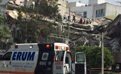 Rescatan a 17 personas de edificio derrumbado en la Condesa