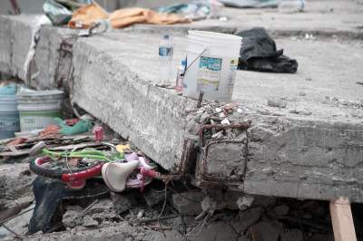 Suman 305 muertos tras el sismo de magnitud de 7.1