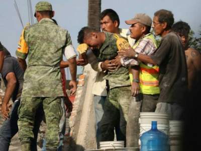 El soldado que conmovió a México al recatar los restos de madre e hija