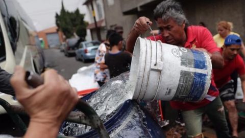 Vecinos abren toma de agua en Iztapalapa