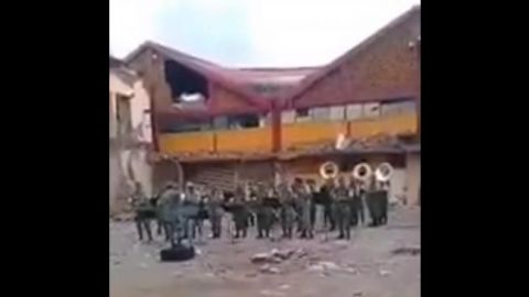 Ejército despide con música oaxaqueña a edificios dañados por sismo