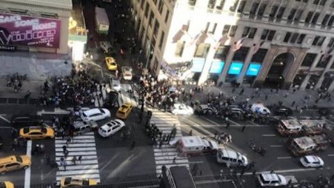 Camioneta arrolla a peatones en Manhattan; sería accidental