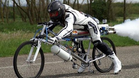 Policía francesa arresta a ciclista por doping mecánico