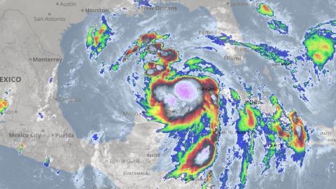 "Nate" se convierte en huracán al ingresar al Golfo de México