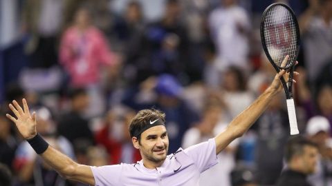 Federer aprovecha debilidad física de Nadal para ganar en Shangái