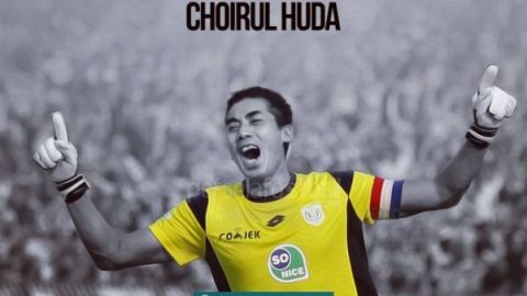 Fallece portero Choirul Huda por un choque en un juego de la liga de Indonesia