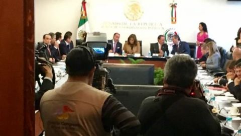 Raúl Cervantes presenta su renuncia a la PGR en el Senado