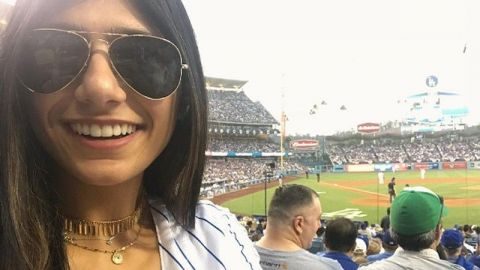 Mia Khalifa fue expulsada del Dodger Stadium por agredir a un fan