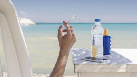 Multarán a turistas por fumar en playas de Tailandia