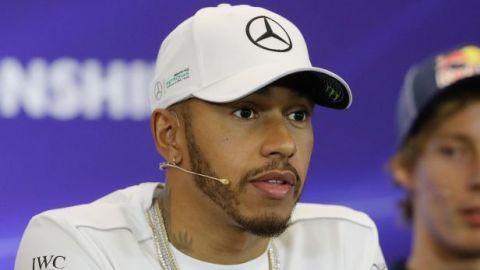 Hamilton apoya a jugadores de NFL, pero descarta protestar en EU