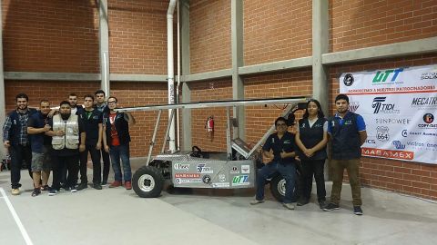 Alumnos de la UTT ganadores del primer lugar en carrera de vehículos solares