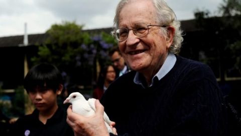 Trump nos acerca cada vez más al apocalipsis: Chomsky