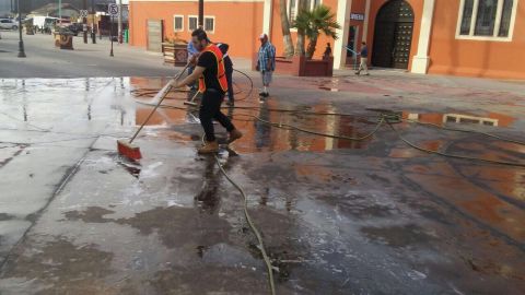 Realiza servicios públicos operativos de limpieza en la ciudad