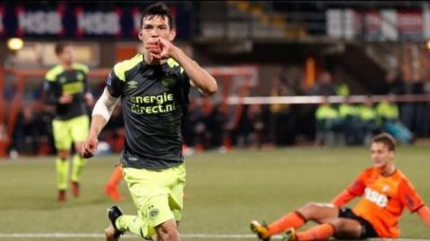 Hirving Lozano anota en Copa con el PSV