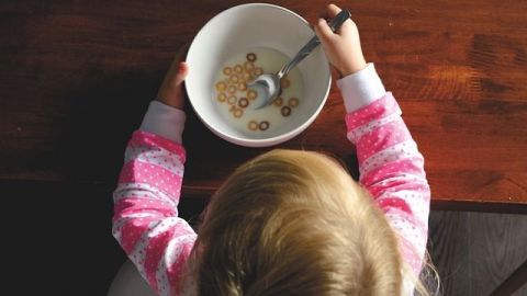 Expertos revelan los peligros de las dietas restrictivas en niños