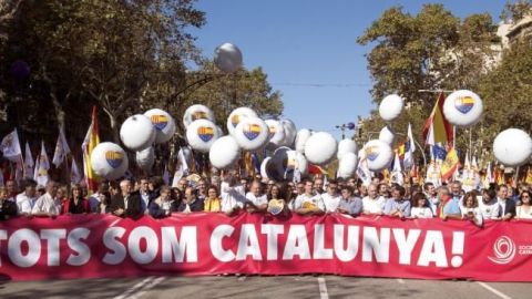 Catalanes llaman a mantener la unión