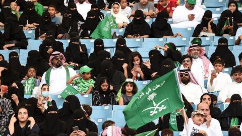 Las mujeres saudíes podrán entrar a estadios en 2018