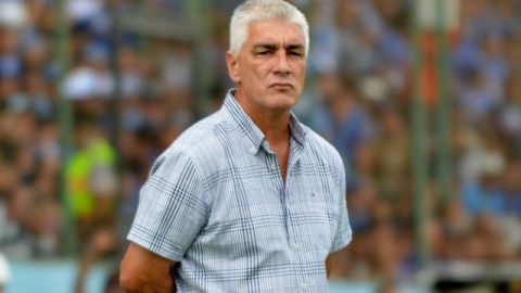 Omar de Felippe  renuncia tras ser agredido por aficionados  Vélez Sarsfield