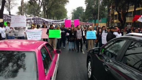 Damnificados por sismo bloquean avenidas de la CDMX