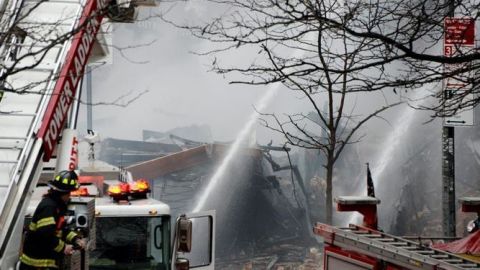 Dos muertos y diez heridos en un incendio en Nueva York