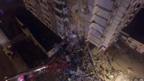 Mueren 4 personas al derrumbarse edificio de viviendas en el centro de Rusia