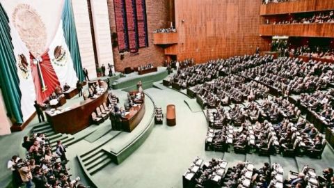 Diputados y senadores se otorgan megabono
