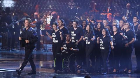 Alejandro Sanz dedica Grammy a los "dreamers"