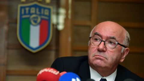 Presidente del futbol italiano deja el cargo tras fracaso de la Selección