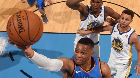 Westbrook suma 34 puntos; Thunder doblega a Warriors