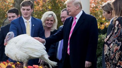 Trump agradece a tropas de EEUU repartidas por el mundo en Acción de Gracias