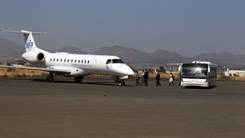 Aterrizan en Saná cuatro vuelos humanitarios tras el desbloqueo aéreo