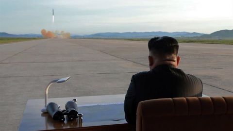 Pyongyang insiste en su desafío y dispara su primer misil en más de dos meses