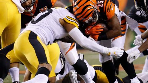 Shazier, jugador de Steelers, sigue hospitalizado por lesión