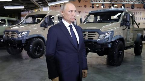 Putin elige una fábrica para anunciar que buscará su reelección en marzo 2018