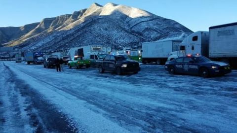 Persisten cierres carreteros en Coahuila y NL tras caída de nieve