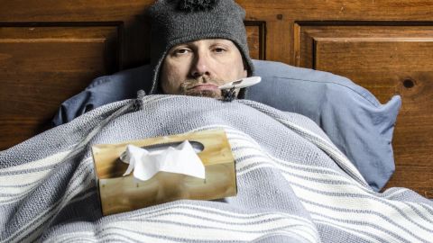 ¿Los hombres exageran los síntomas del resfriado? esto dice un estudio