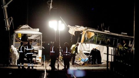 Cuatro niños muertos y 11 heridos por colisión de tren y bus escolar francés