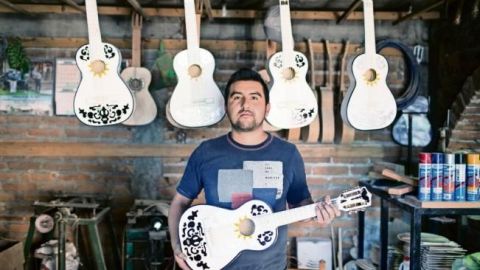 En Paracho producen la guitarra de "Coco"