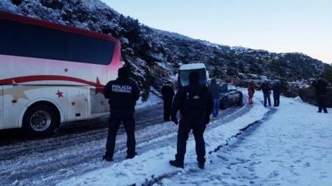 Intensa nevada provoca otra vez el cierre a carretera de Sonora