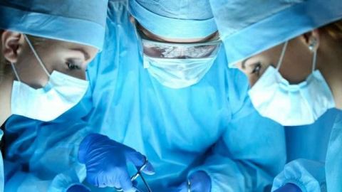 Cirujanos extirparán un tumor facial de 4,5 kilos a un niño cubano en Miami